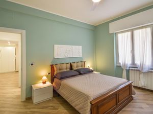 23754127-Ferienwohnung-4-Genua-300x225-1