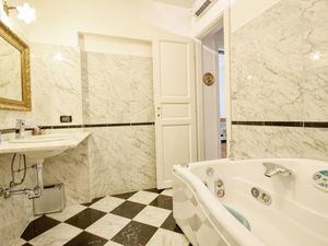 23759834-Ferienwohnung-8-Genua-300x225-4