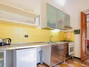 23764768-Ferienwohnung-4-Genua-300x225-5