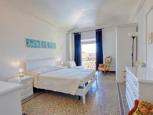 24000890-Ferienwohnung-4-Genua-300x225-2