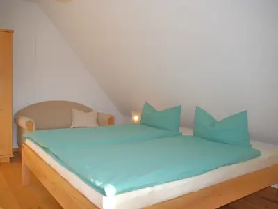 Schlafzimmer mit Doppelbett
