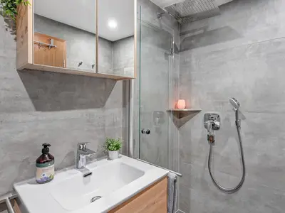 INSIDE, BATHROOM