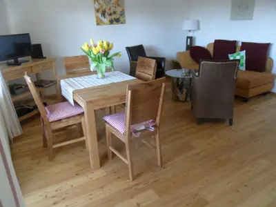 Wohnküche, ausziehbarer Tisch