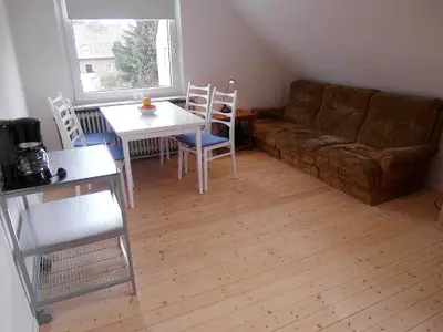 Fewo Fried Wohnküche-Essbereich und Sofa