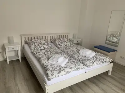 Schlafzimmer 1