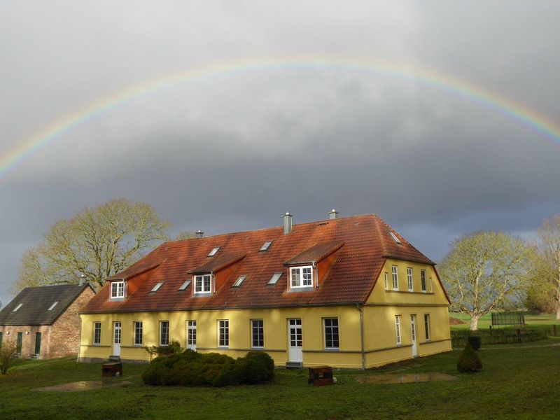 Direkte Umgebung des Objekts. Under the Rainbow