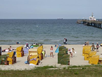 Ort allgemein. Binzer Strand mit Landungsbrücke