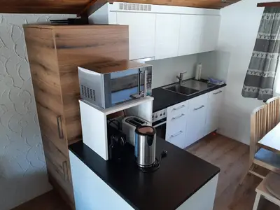 Wohnküche mit grossem Kühlschrank