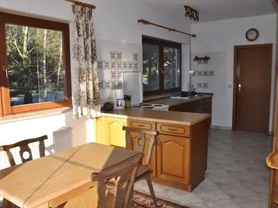 gemütliche Wohnküche mit Sitzgelegenheit