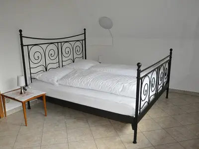 Westzimmer mit Doppelbett