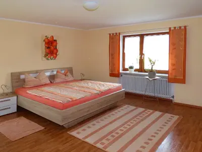 bierl-ferienwohnung-gleissenberg-schlafzimmer-doppelbett