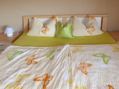 bierl-ferienwohnung-gleissenberg-schlafzimmer-kopfkissen-kuschelig