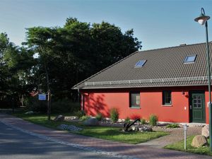 23500486-Ferienwohnung-4-Glowe-300x225-0