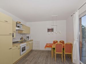 23071079-Ferienwohnung-4-Glowe-300x225-5