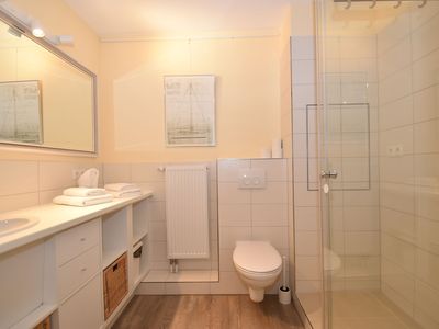 modernes Badezimmer