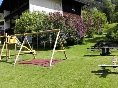 unser Spielplatz bietet viel Platz für die Kleinen