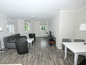 23070435-Ferienwohnung-4-Göhren (Rügen)-300x225-2