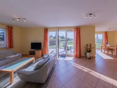 Ferienwohnung Storchenruh Wohnbereich mit Zugang zur Terasse