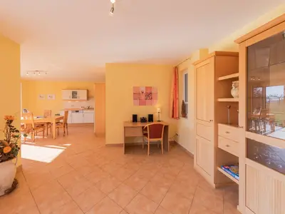 Ferienwohnung Storchenruh Wohnbereich mit Schreibtisch