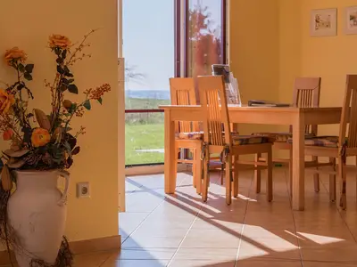 Ferienwohnung Storchenruh Essbereich im Wohnzimmer
