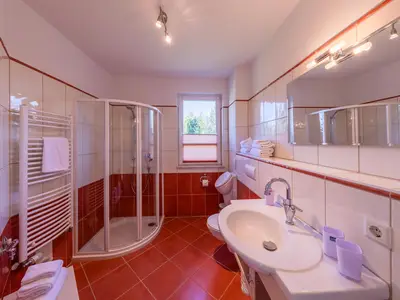 Ferienwohnung Storchenruh Badezimmer mit Dusche
