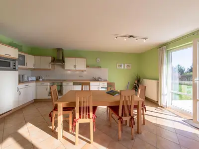 Ferienwohnung Storchenrast offene Küche mit Essbereich