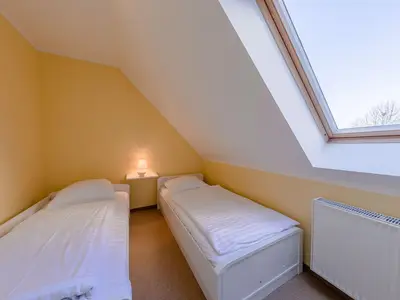 Ferienwohnung Storchenflug Blick in eines der Schlafzimmer mit zwei Einzelbetten