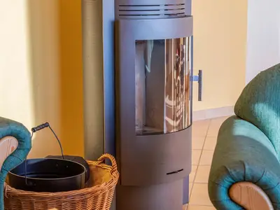 Ferienwohnung Storchenhorst Kamin im Wohnbereich