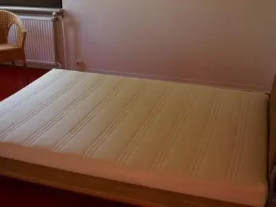 Schlafzimmer 1 mit franz. Bett