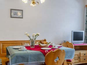 23895106-Ferienwohnung-5-Goldegg-300x225-4