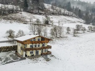 Außenseite Ferienhaus [Winter]