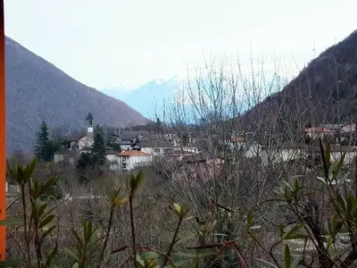 Ein Blick auf Golino und den Camoghè