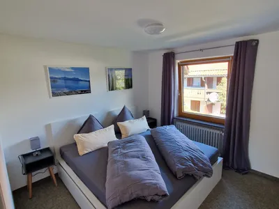 Schlafzimmer 1