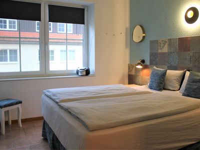 Schlafzimmer mit Doppelbett