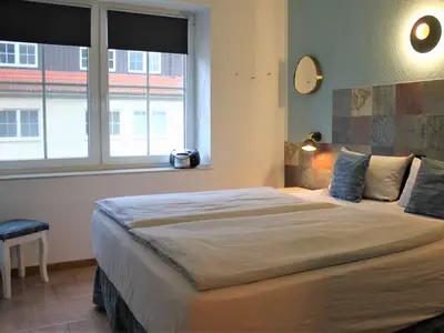 Schlafzimmer mit Doppelbett