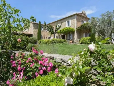 Ferienwohnung für 13 Personen (300 m²) in Gordes 1/10