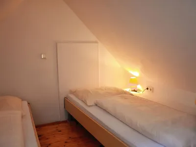 Schlafbereich. 2 Betten unter dem Dach