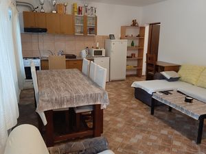 23931330-Ferienwohnung-4-Gornji Karin-300x225-3