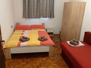 23931330-Ferienwohnung-4-Gornji Karin-300x225-4