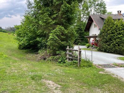 Wanderweg vor dem Haus