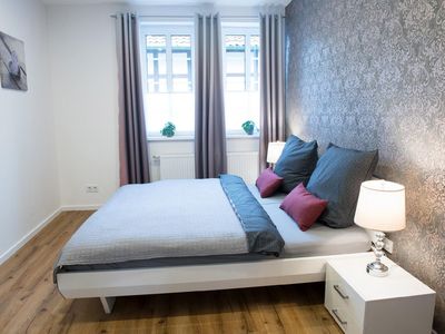 Schlafbereich. Schlafzimmer mit einem Doppelbett 180cm und hochwertigen Matratzen für einen guten Liegekomfort.