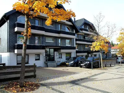 Außenansicht des Gebäudes. Herbstimpression