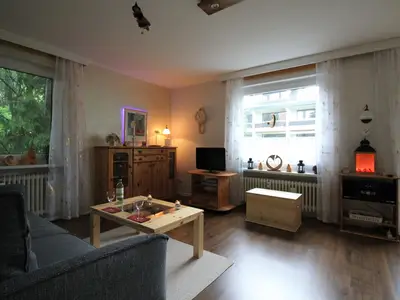 Blick vom Flur ins Wohnzimmer