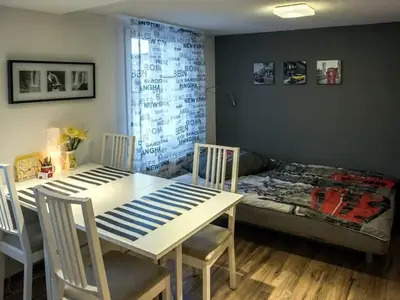 Studio: Gemütlicher Essbereich für 4 - 6 Personen