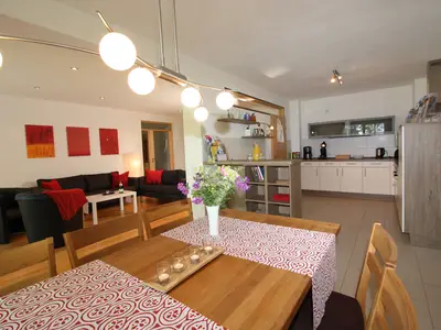 Wohnraum mit Küchenzeile