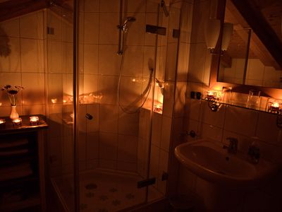 Badezimmer mit Kerzenschein Ferienwohnung Schenk