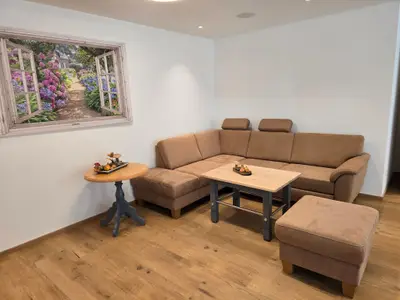 Große Couch im Wohnzimmer