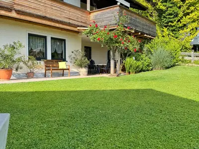 Terrasse mit Eingangsbereich