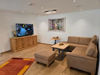 Wohnzimmer mit gemütlicher Fernsehecke