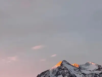 Panoramablick von der Küche auf die imposanten 4000er Gipfel